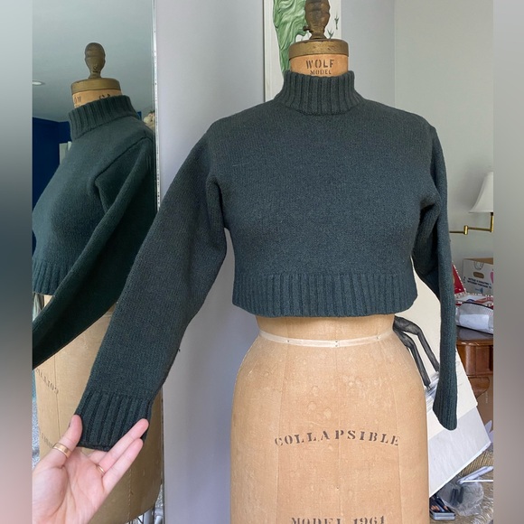 Wilfred Free Aritzia Cropped Harper Sweater Green Womens Size Small EUC - Picture 1 of 8